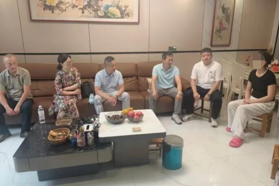 酷暑送关怀 暖心护医者