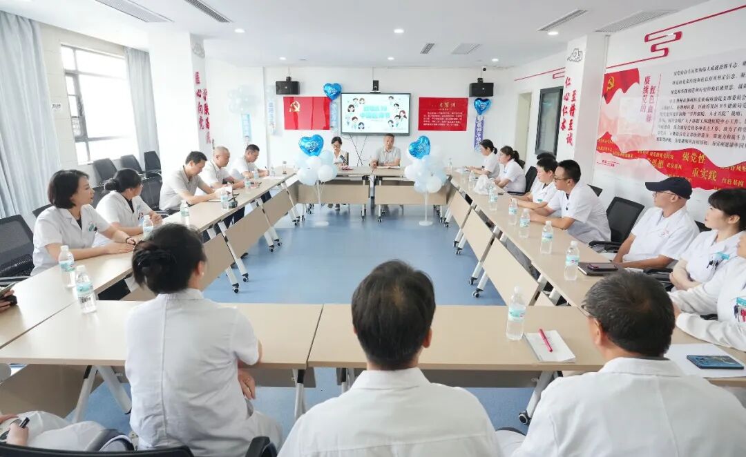 暖意浓浓 凝心聚力——荆州市荆州区皮肤病防治院举办2026年医师节慰问活动