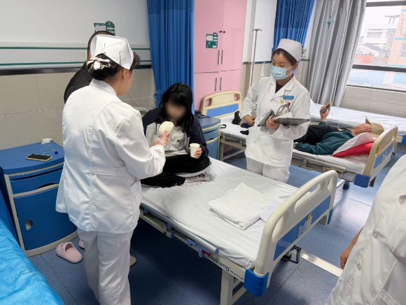 暖心瞬间｜采血后突发低血糖！医护及时施救化险为夷
